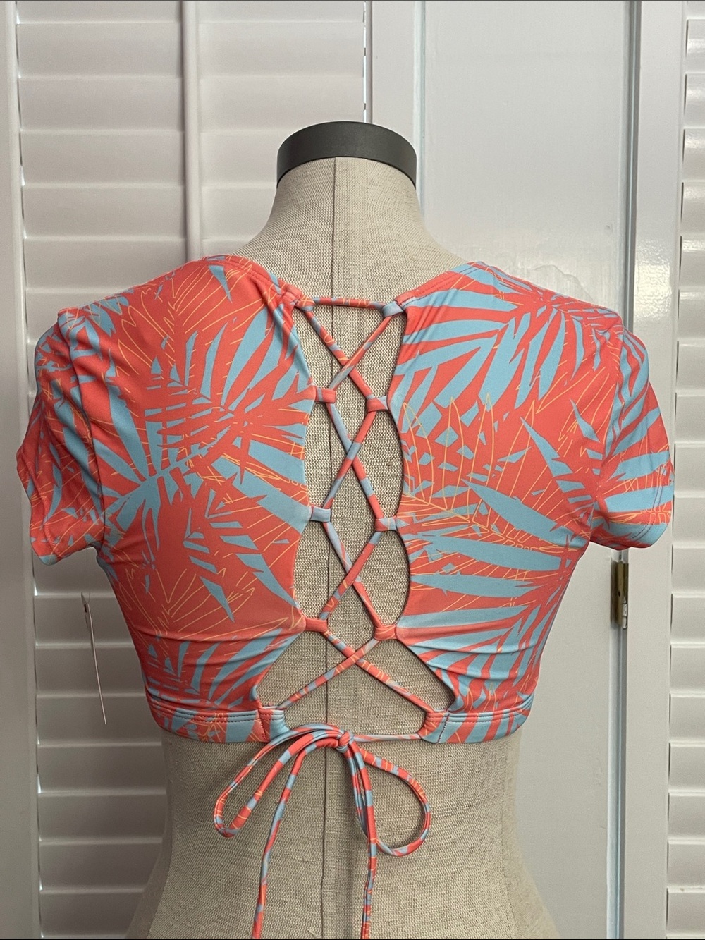 Salt Life Women’s Coral and Light Blue Palm-Print Cropped Swim Top - Picture 2 of 8